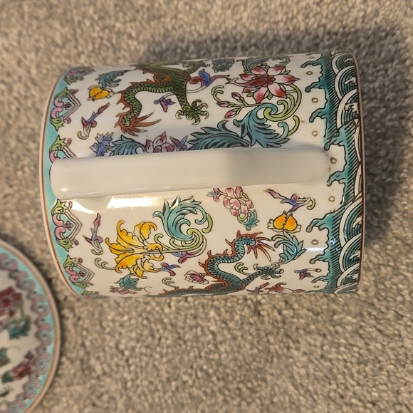Signed Chinese Hand Painted Multi Color Dragon Floral Jar with Handle & Lid Rare - Picture 6 of 8